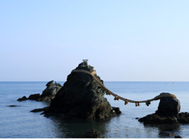 Un viaje relajante con “Experiencia de YOGA Meotoiwa (rocas de la pareja casada) temprano en la mañana + Acuario Fureai” ♪