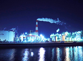 四日市コンビナートの幻想的な夜景をクルーズで！工場夜景の聖地に潜入