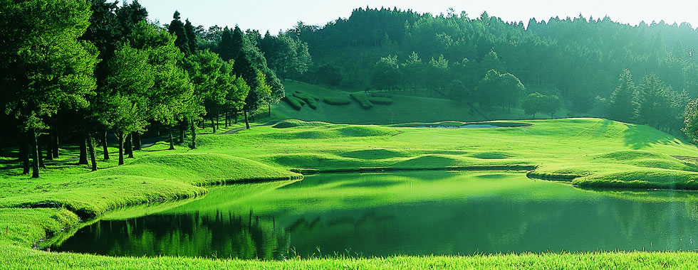 ゴルフ、テニスコート、プールなどのスポーツ施設や、コスメ工房をはじめとした体験教室など、アクティビティが充実。