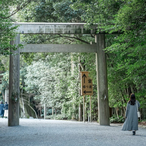 IseJingu has a history of 2,000 years. What is true sustainability seen in inherited traditions?